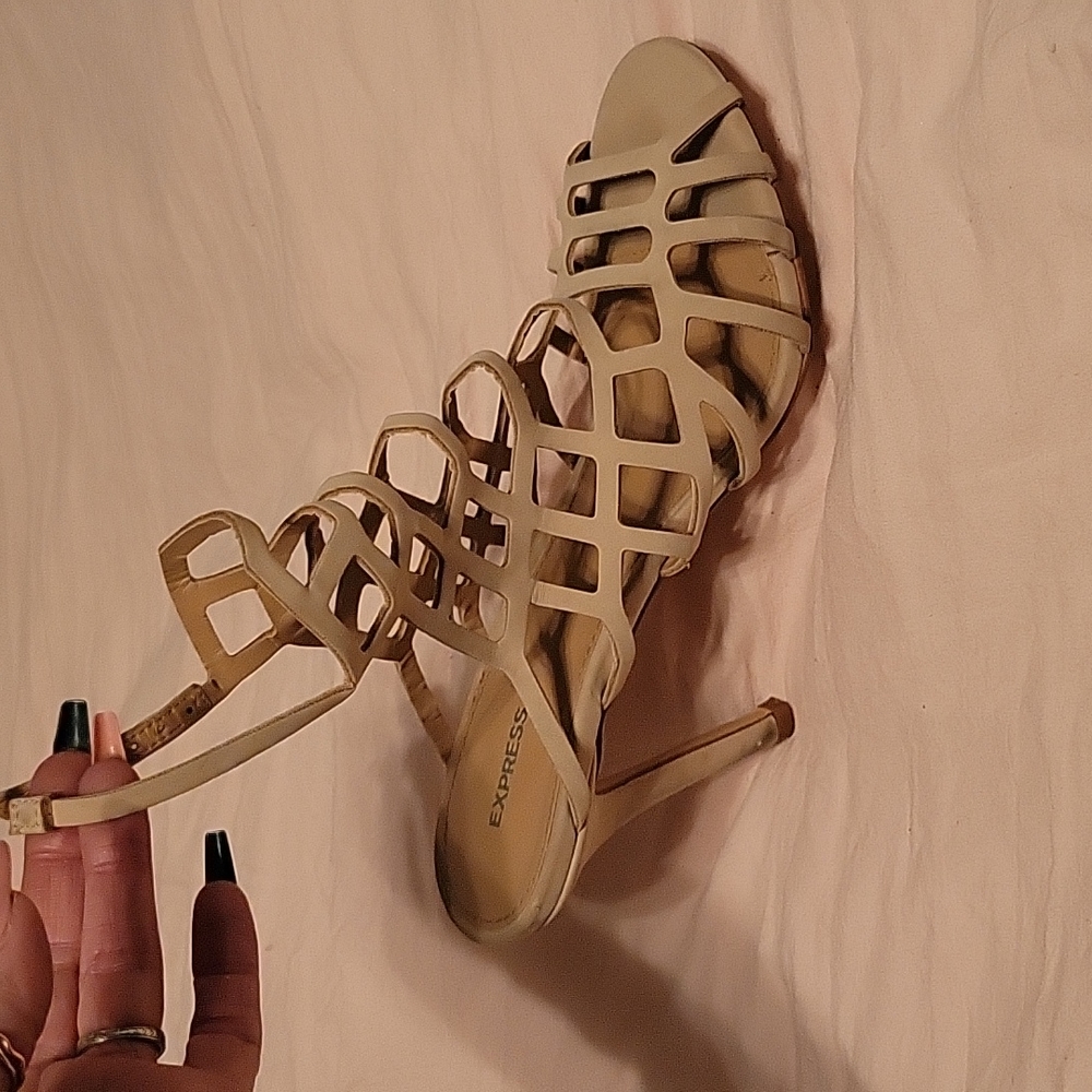 Heels - Picture 2 of 2